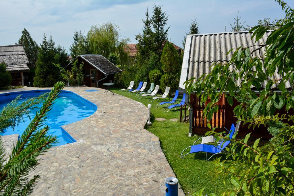 Camping Robinson Country Club Oradea Quarto foto